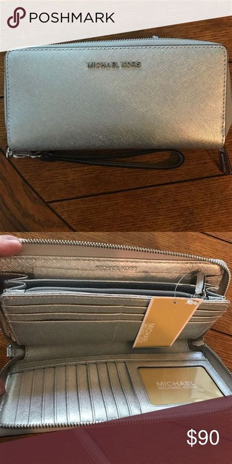 michael kors wallet alignment.